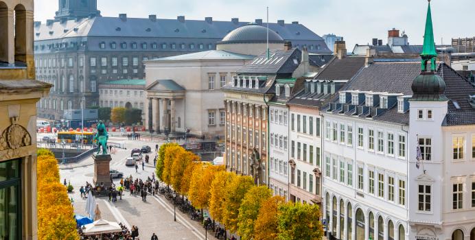 København, vej, Christiansborg, boligkomplekser, træer