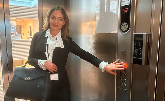 Sarah Puk Pedersen tager den sociale elevator